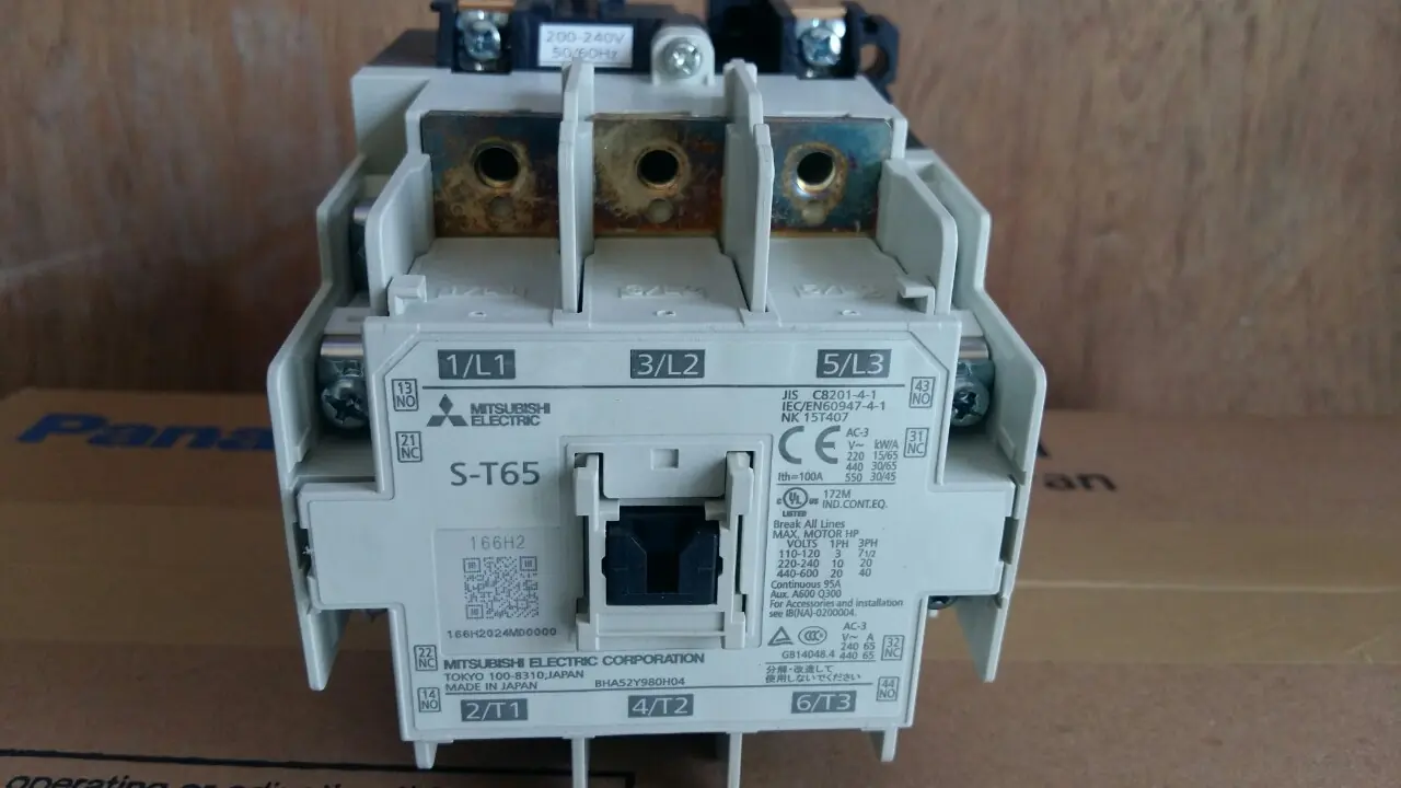Khởi động từ S-T65