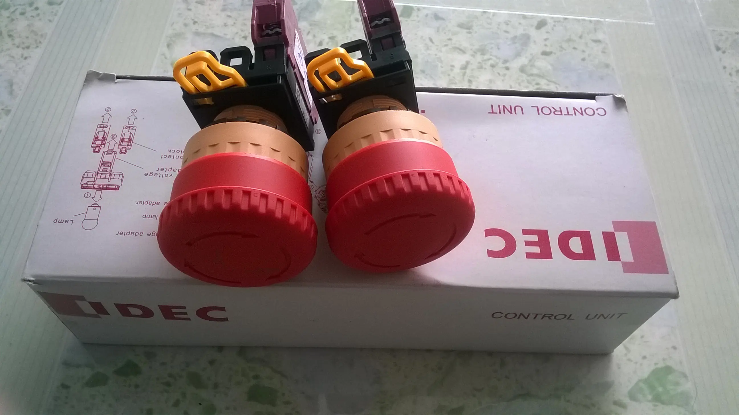 Nút nhấn khẩn IDEC